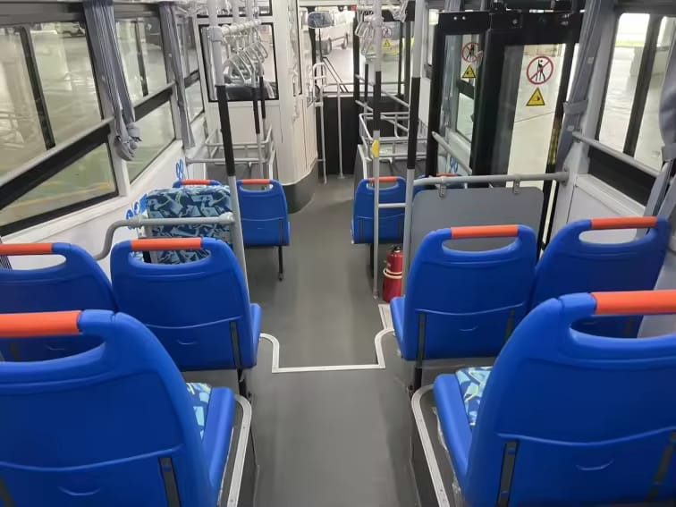 Interior de bus de pasajeros